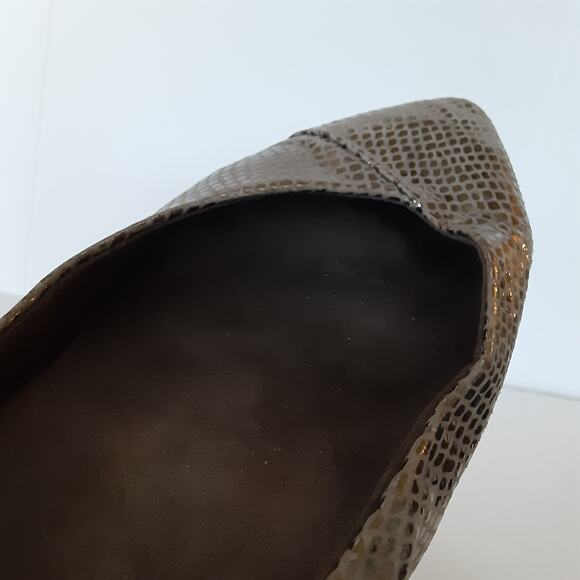 Vionic Caballo Snakeskin Pointed Toe Flats Gold Metallic Natural Womens 7.5 - Picture 10 of 12